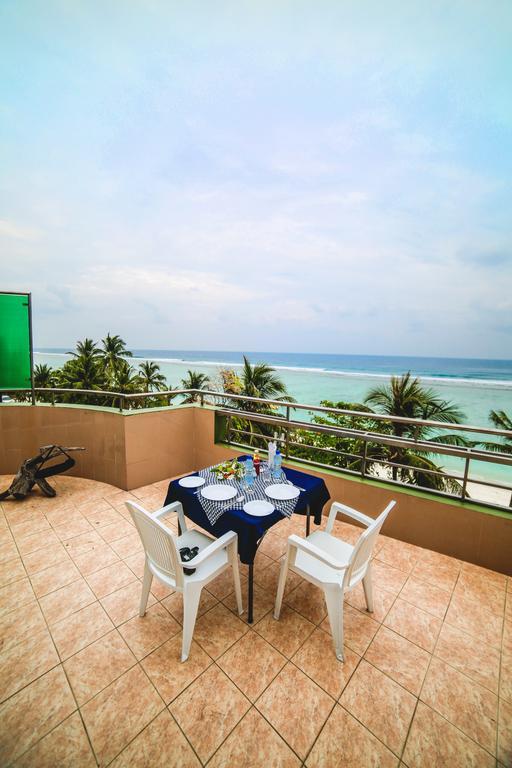 Relax Beach Inn Malé Buitenkant foto