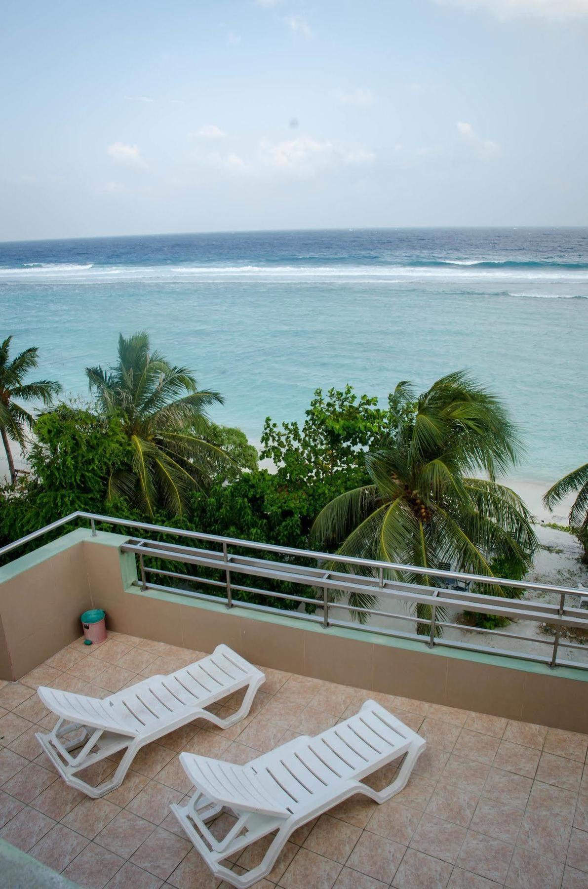 Relax Beach Inn Malé Buitenkant foto